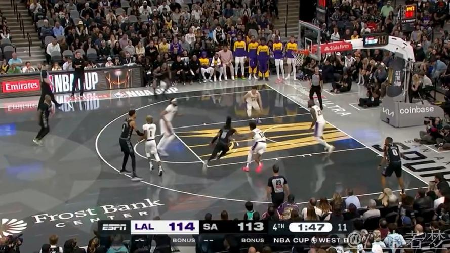 卡斯尔抢板快攻全场飞驰 旋转上篮命中